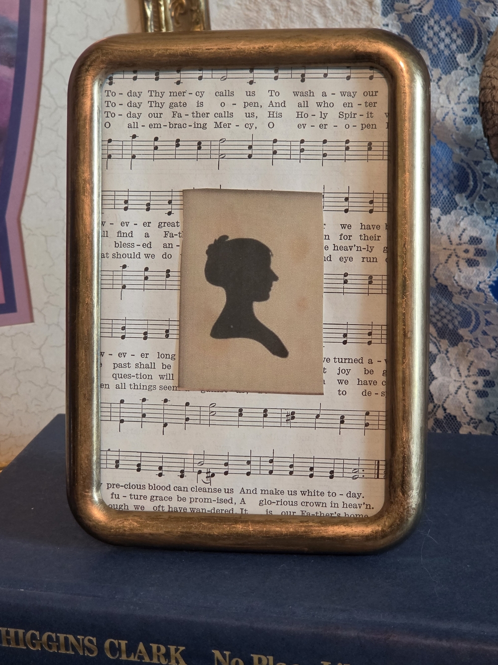 Vintage-Style Small Brass Picture Frame with Silhoutte